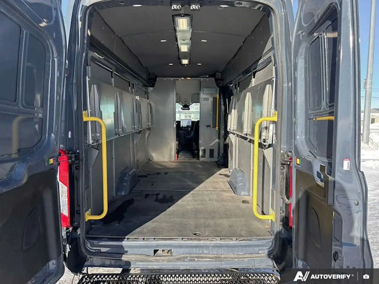 Ford Transit Cargo Van снимка Ford Transit Cargo Van