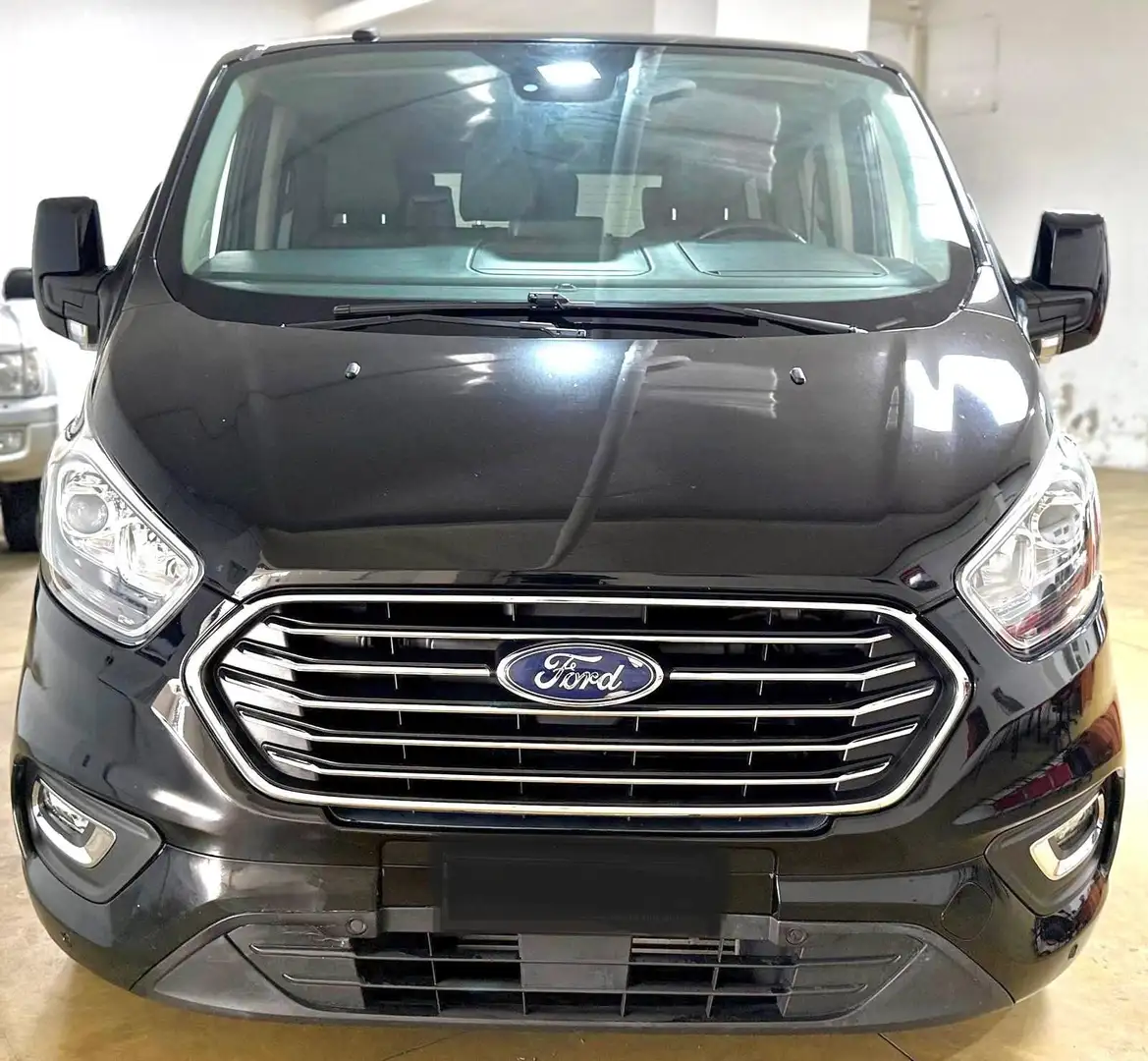 Ford Tourneo Custom TITANIUM 2.0 Tdci Automatico L1H1 9 POSTI Nero - 2