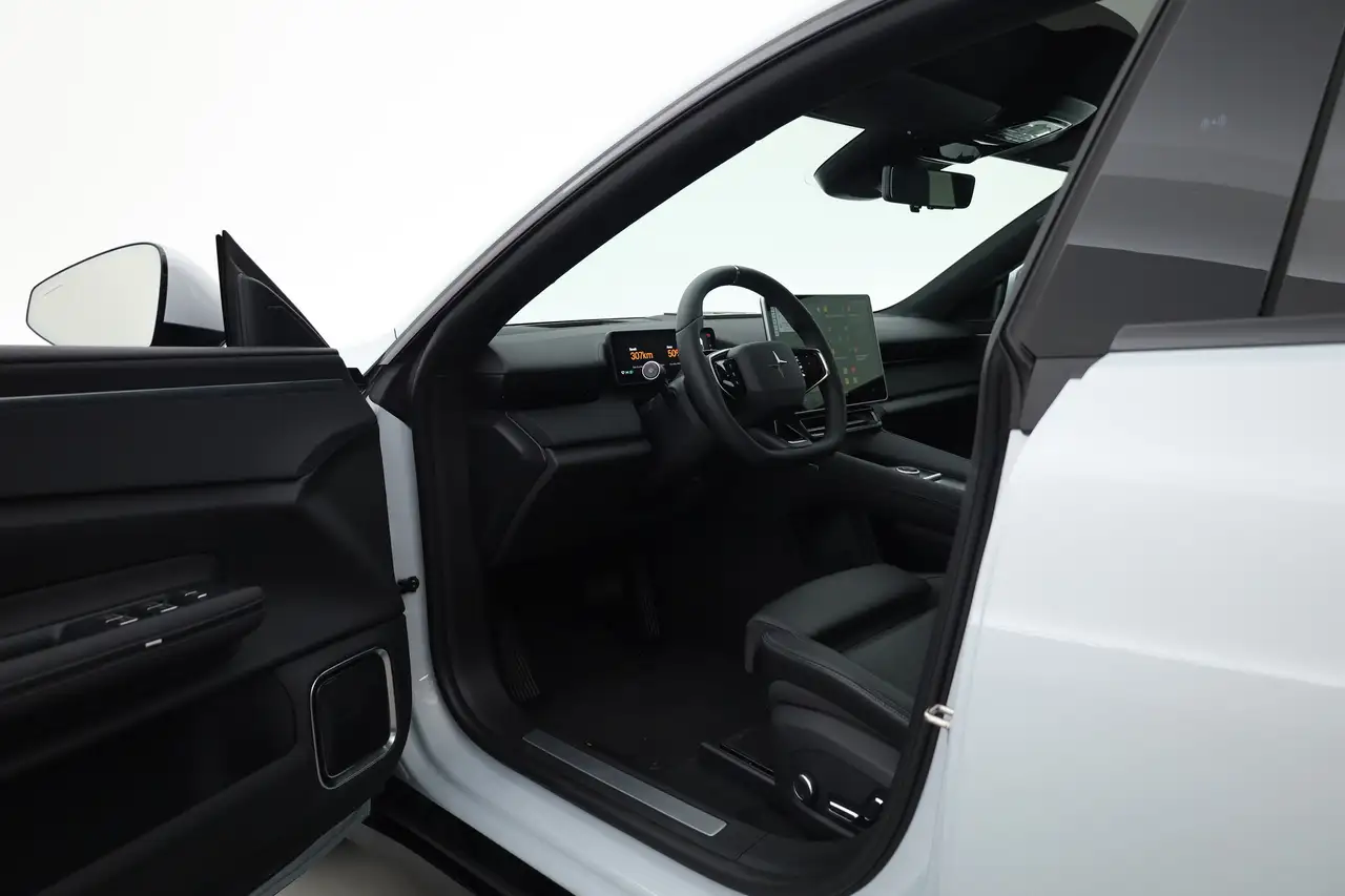 Polestar 4 2025