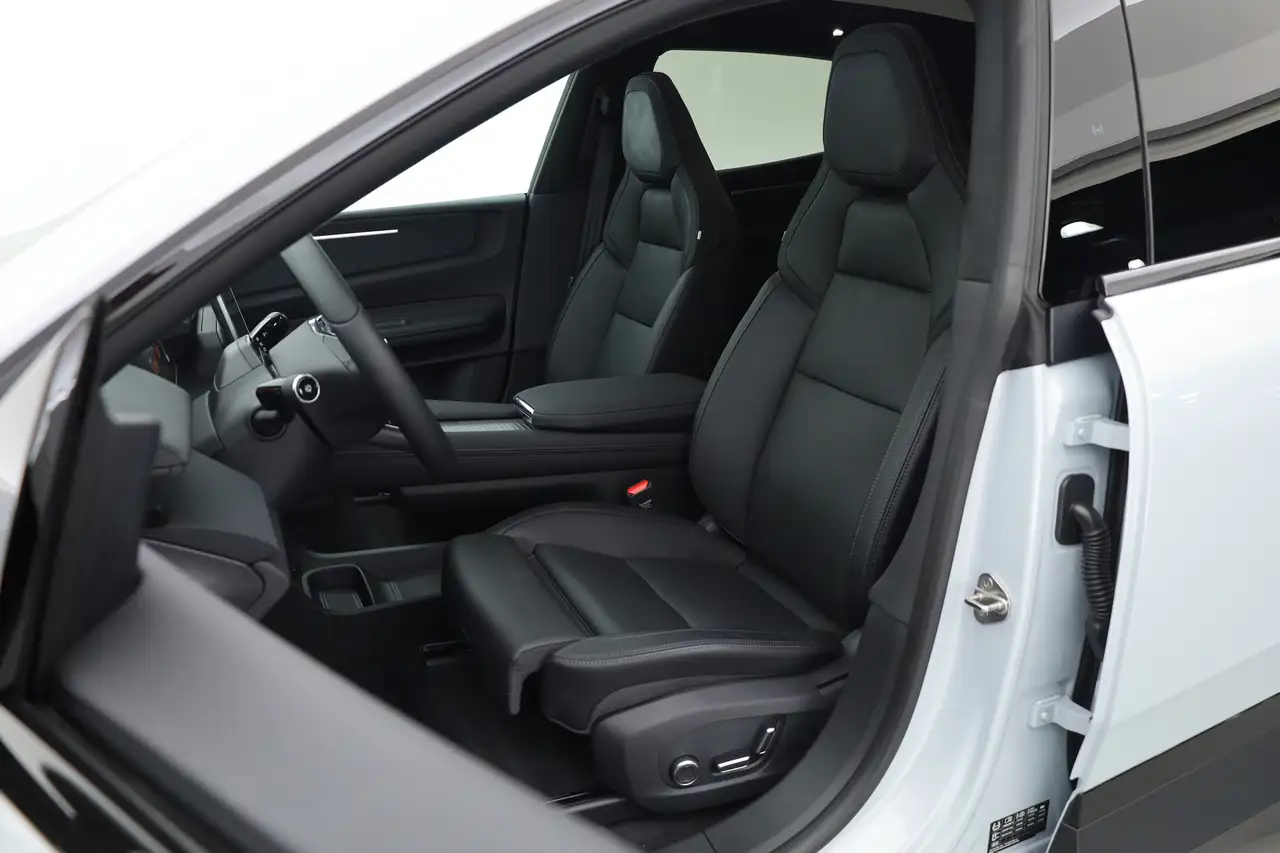 Polestar 4 2025