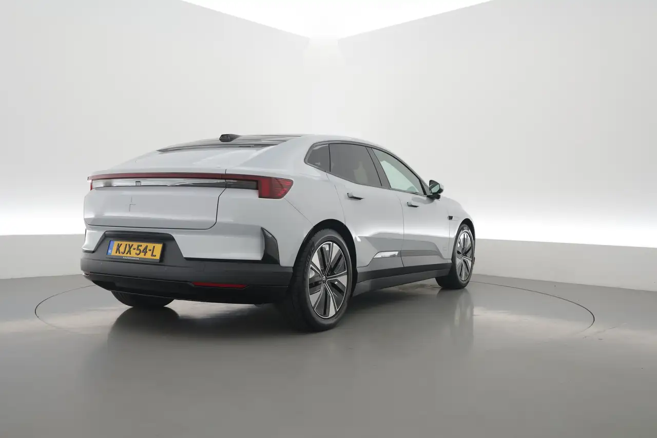 Polestar 4 2025