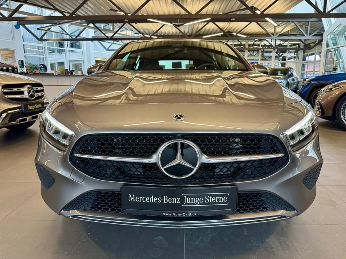 Mercedes-Benz A 180 Progressive Panorama Kamera Distro Carplay Grau - 2