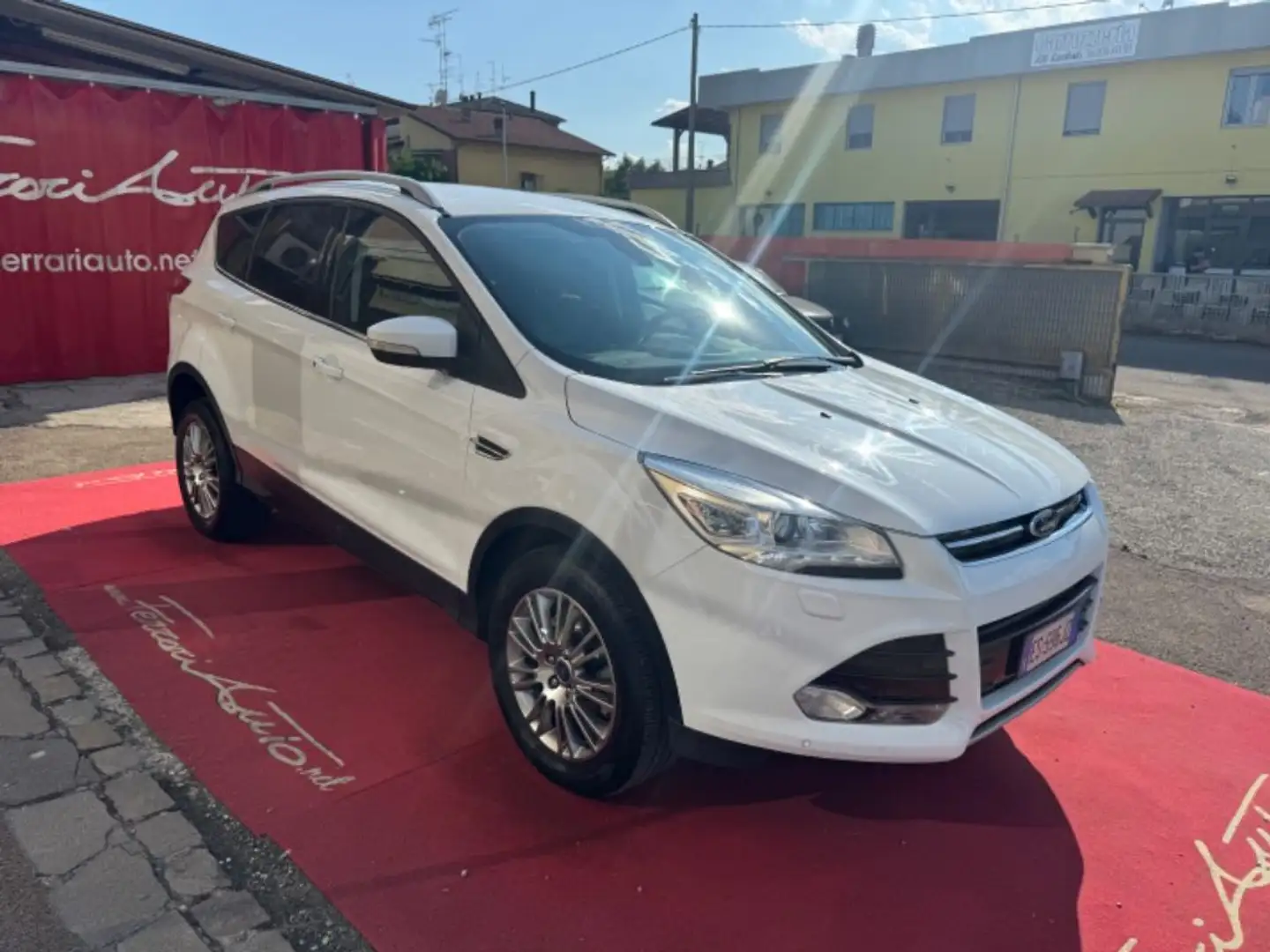 Ford Kuga 2.0 TDCI 140 CV 4WD Powershift Titanium Bianco - 2