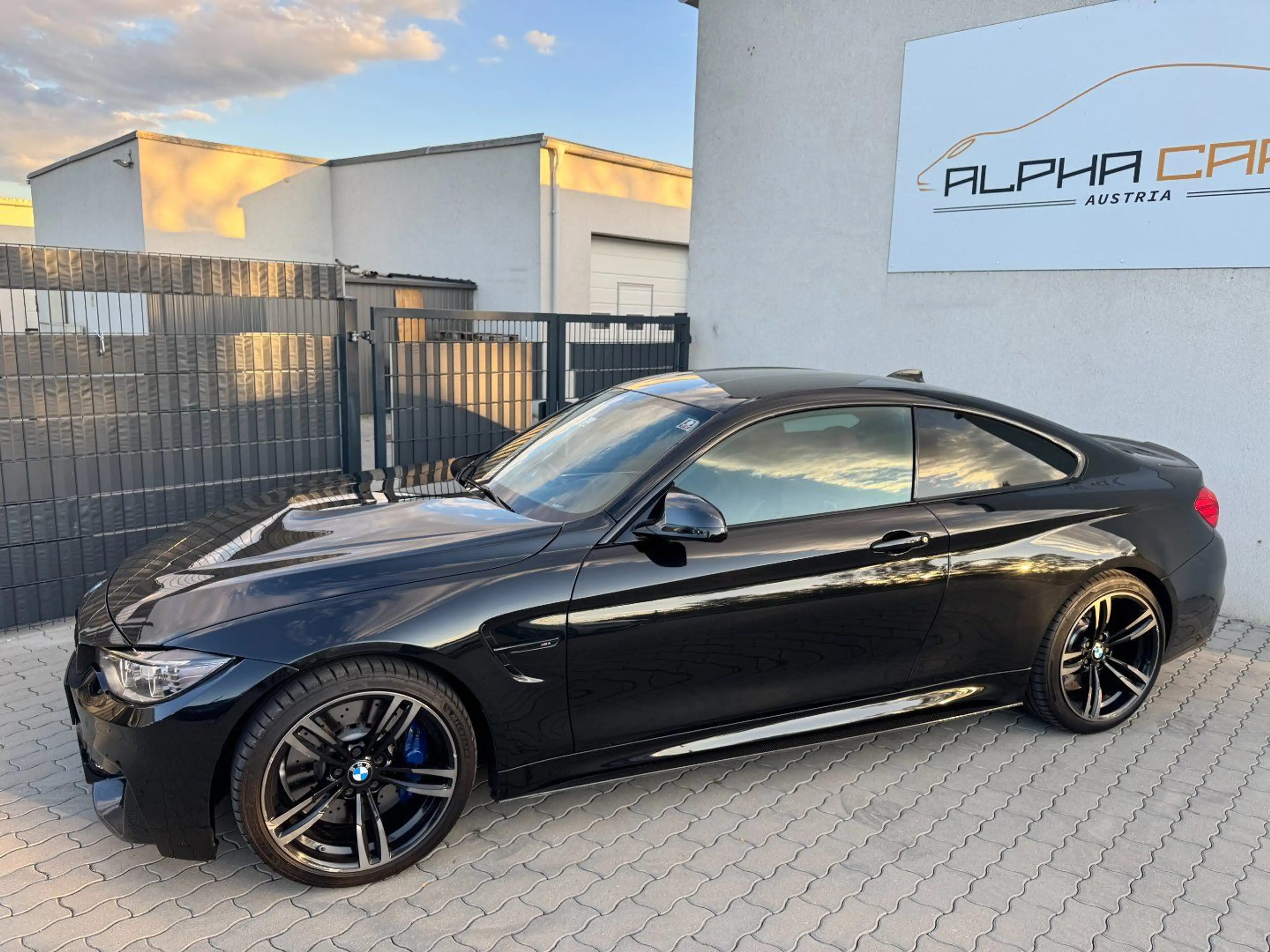 BMW M4 Coupe M4 — photo 11