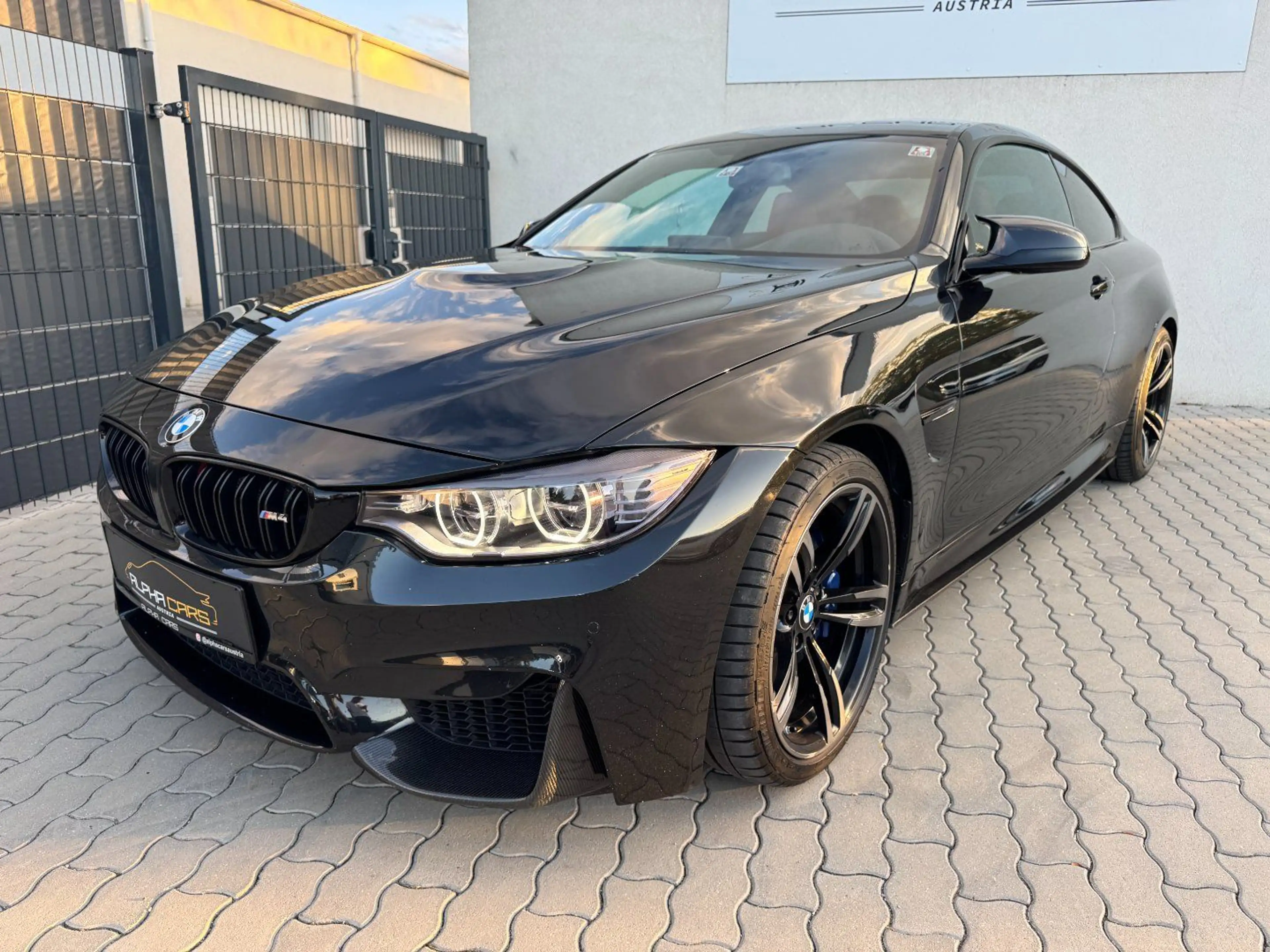 BMW M4 Coupe M4 — photo 10