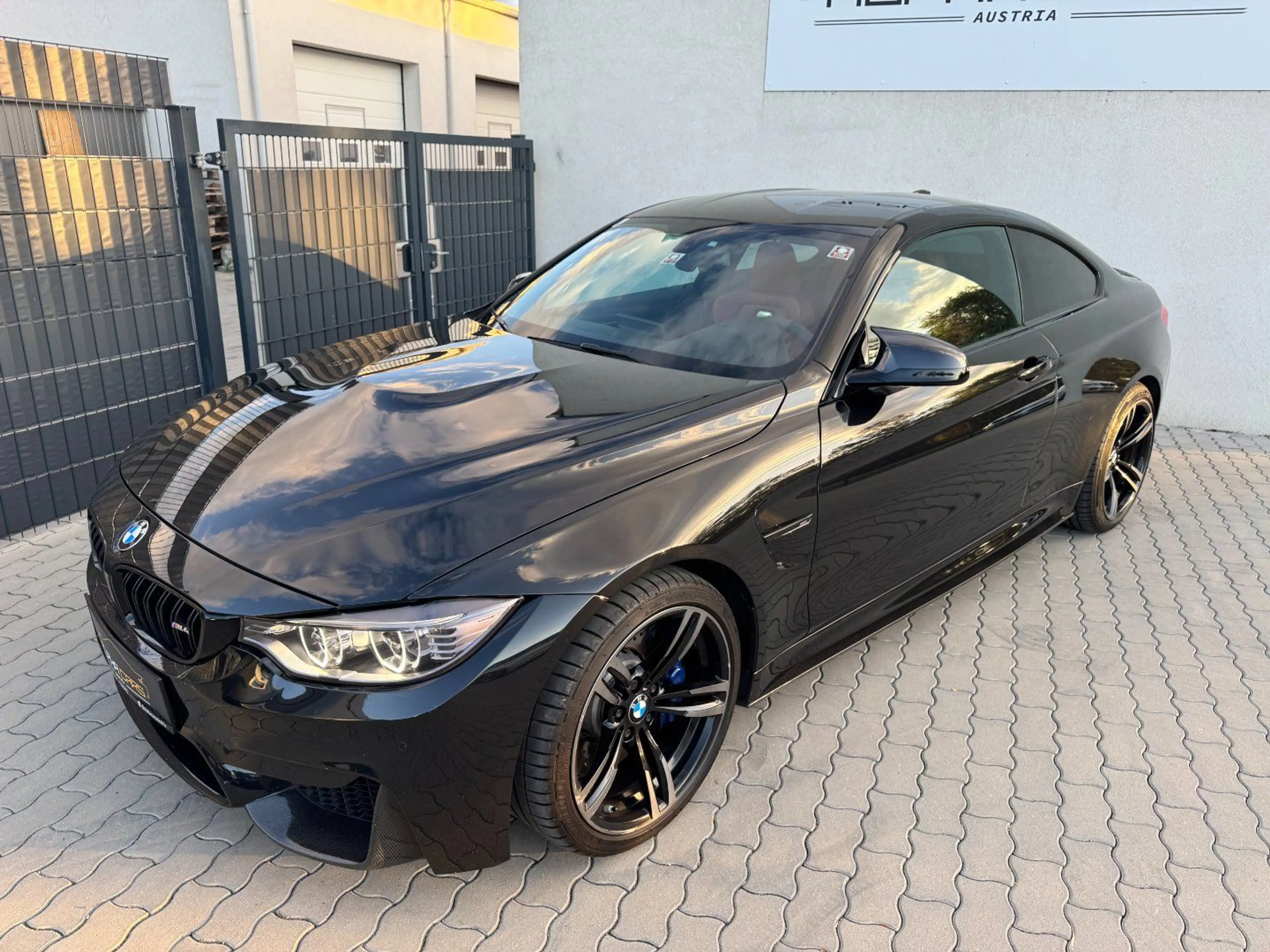 BMW M4 Coupe M4 — photo 8