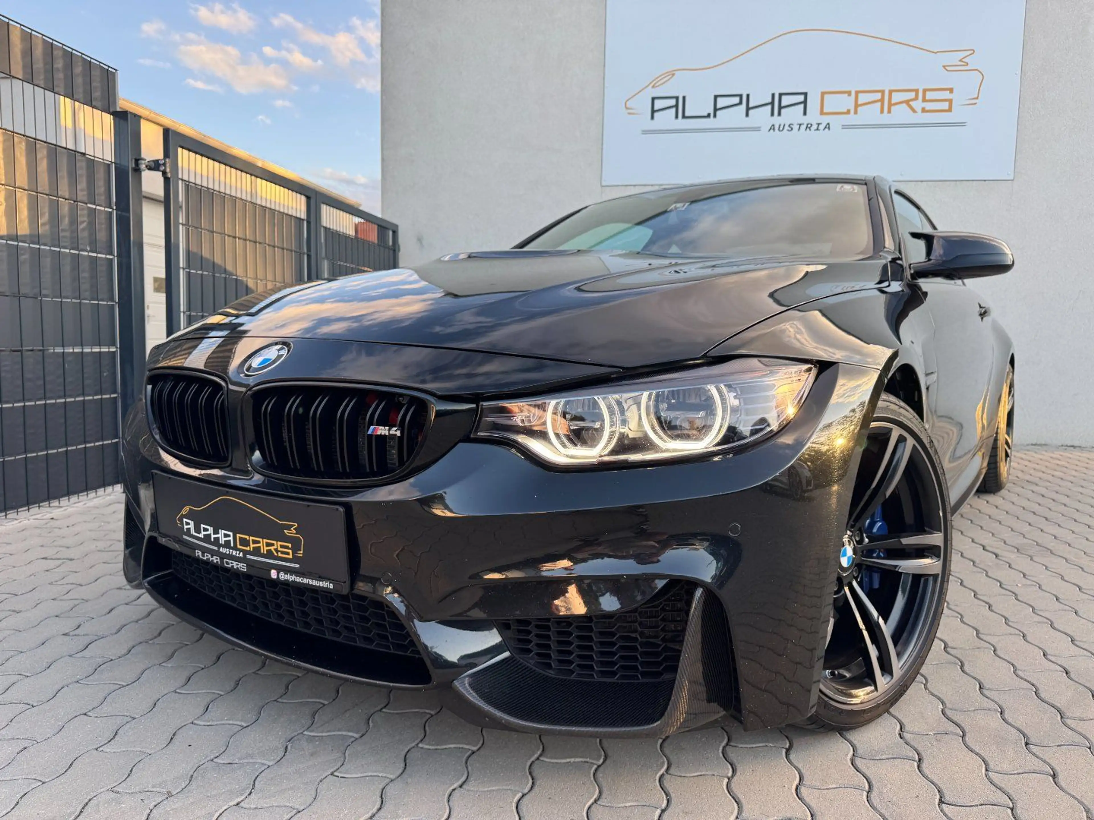 BMW M4 Coupe M4 — photo 2