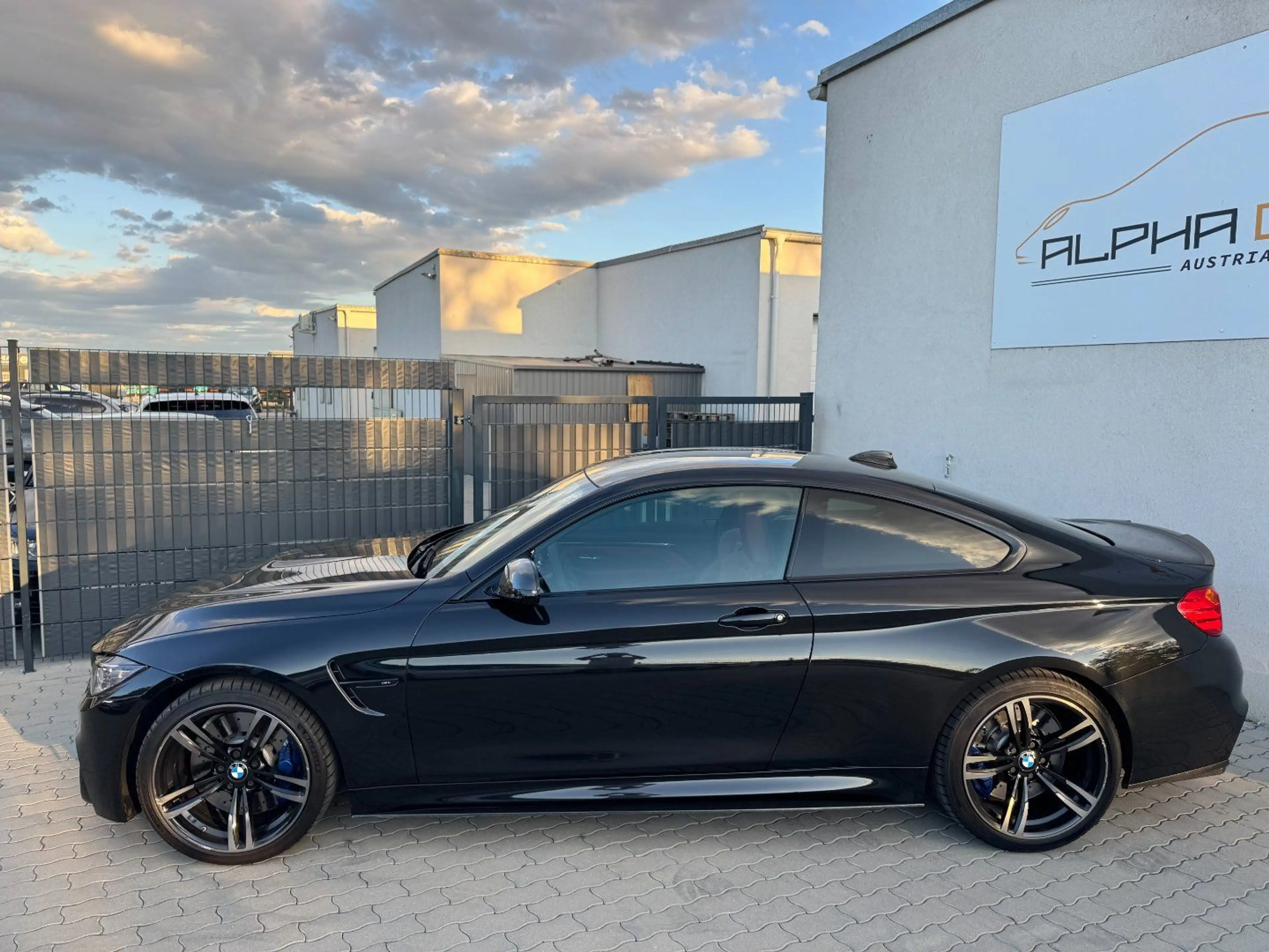 BMW M4 Coupe M4 — photo 12