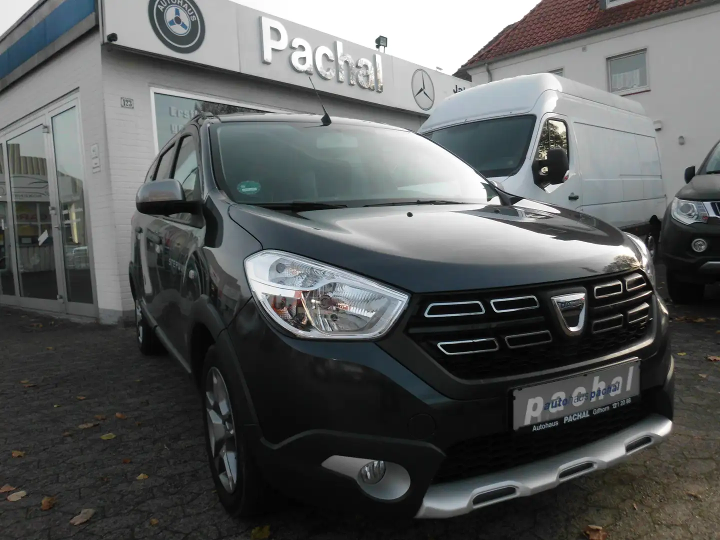 Dacia Lodgy Lodgy TCe (7-Sitzer) Stepway+Navi+PDC+Sitzhzg. - 1