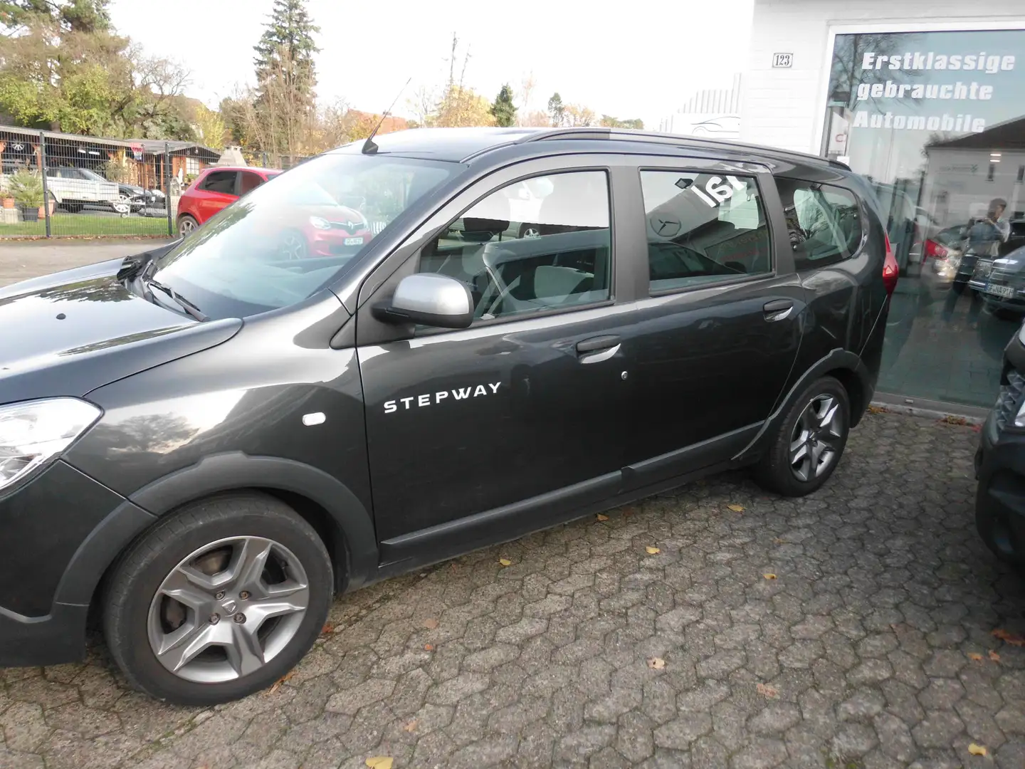 Dacia Lodgy Lodgy TCe (7-Sitzer) Stepway+Navi+PDC+Sitzhzg. - 2