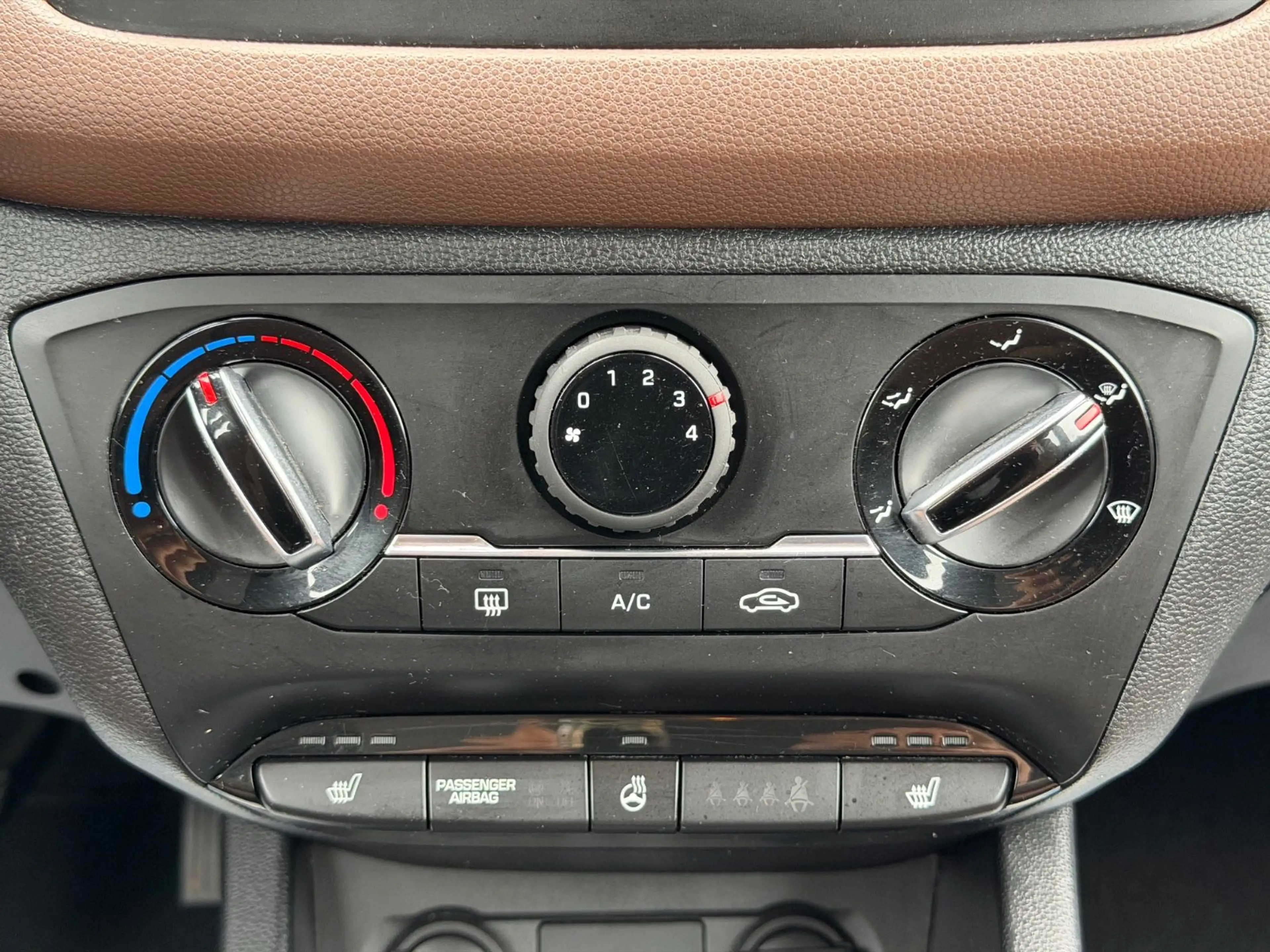 Hyundai i20 YES!/KLIMA/1HAND/WENIG KM/KLIMA/TÜV NEU — photo 12