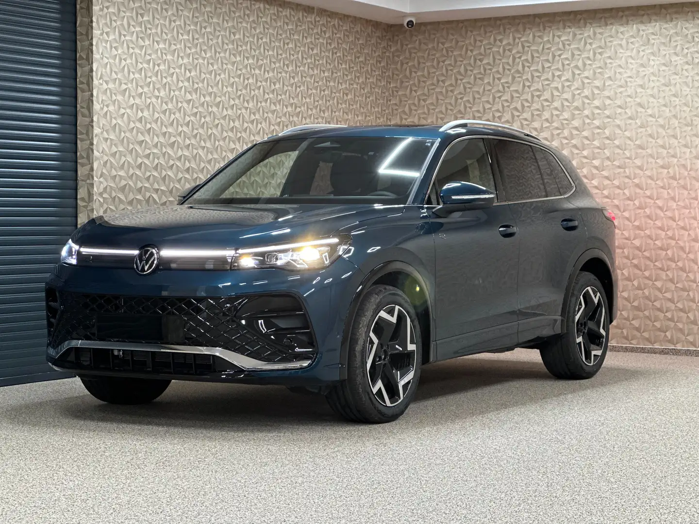 Volkswagen Tiguan 1.4 l/110 kW TSI R-Line EXPORT OUT EU MY25 Grün - 1