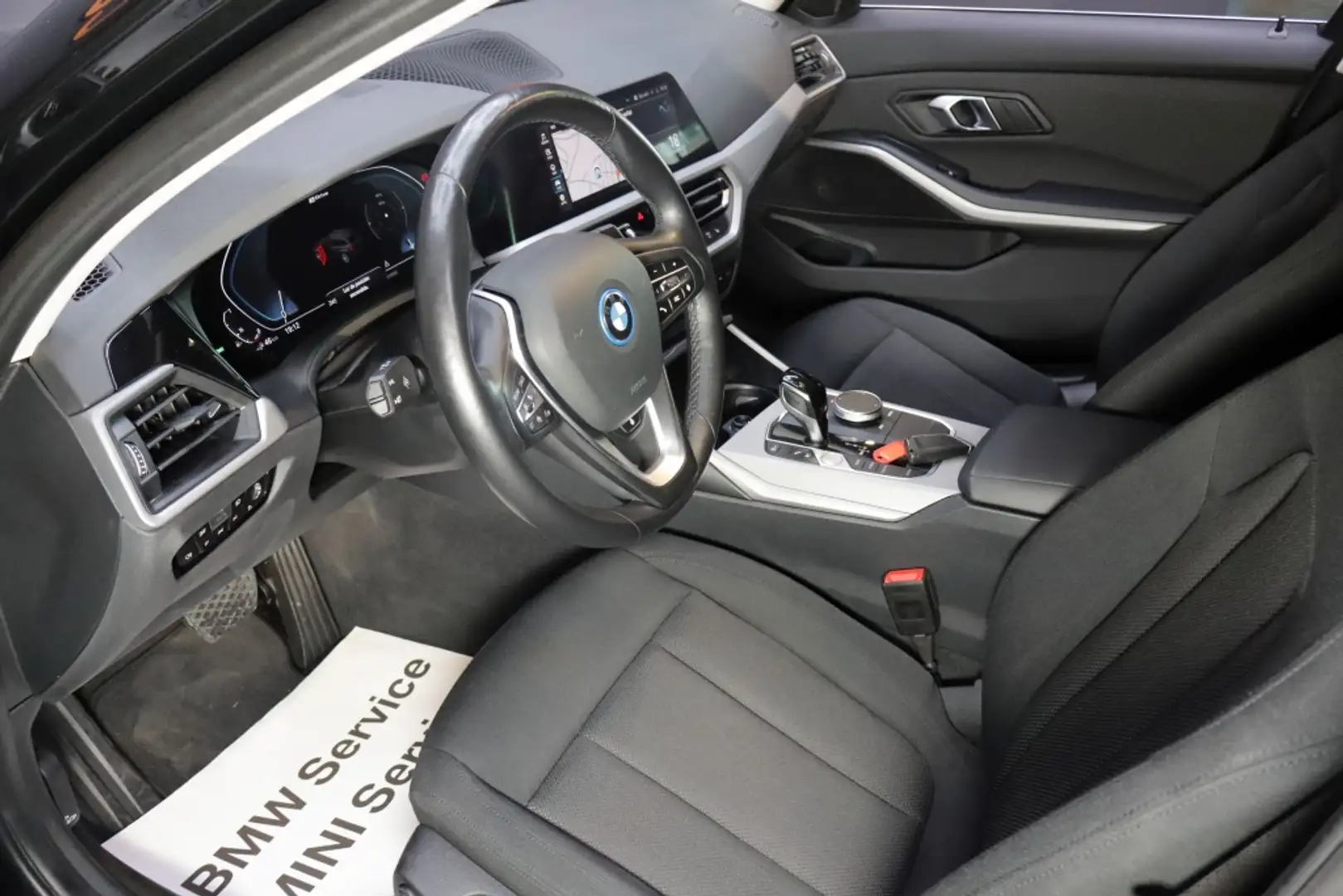 BMW 320 320e xDrive Touring Negro - 2