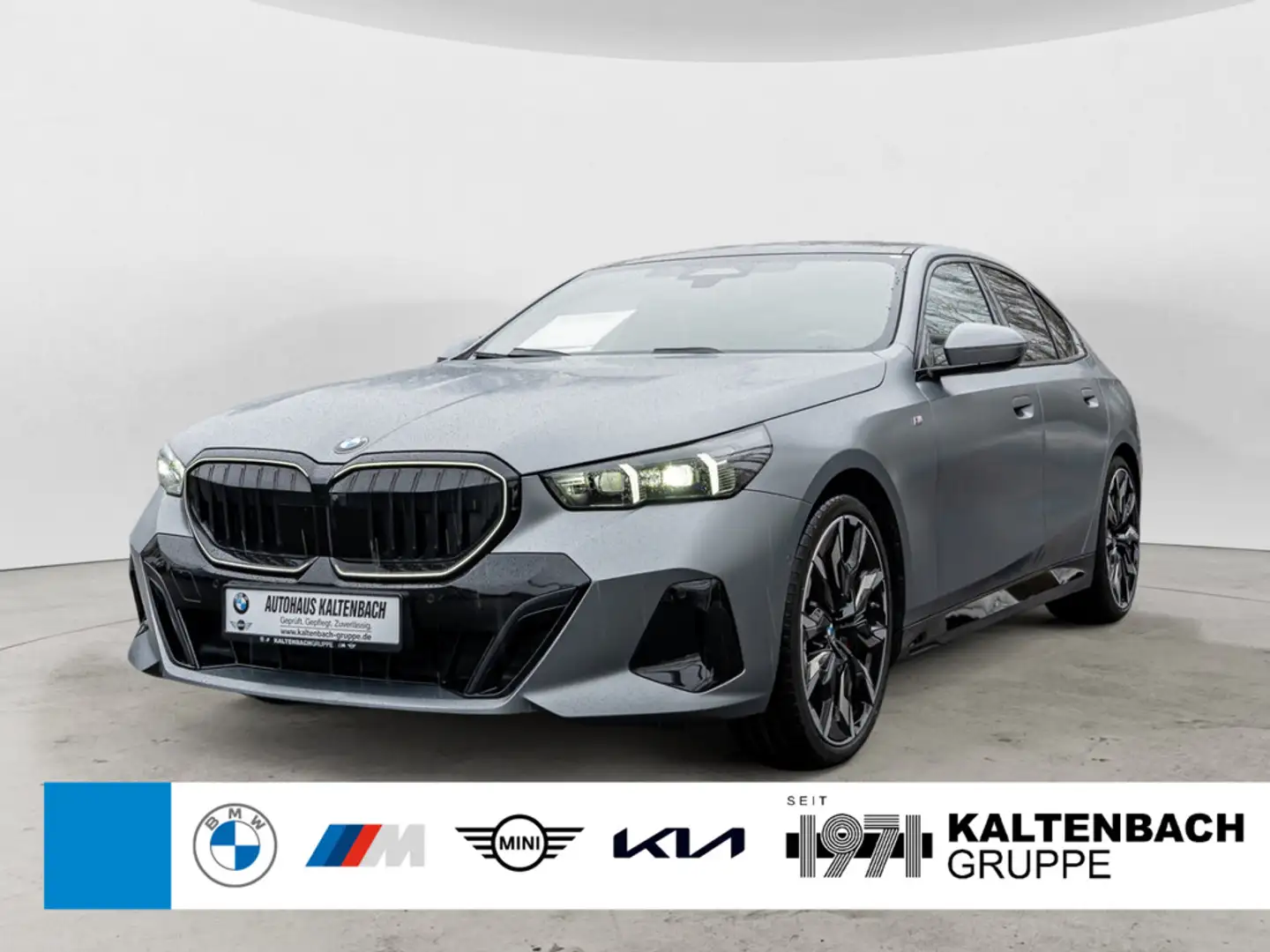 BMW 540 d xDrive M Sport PANO AHK HUD 360° LED ACC Grau - 1