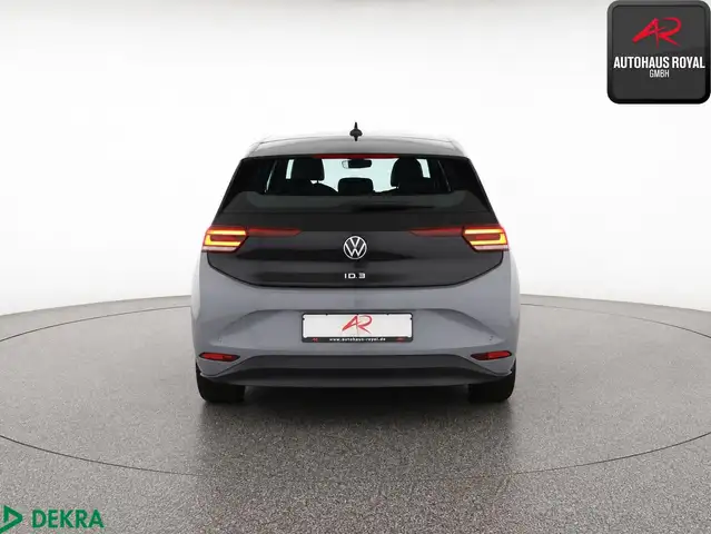 Volkswagen ID.3 view 4