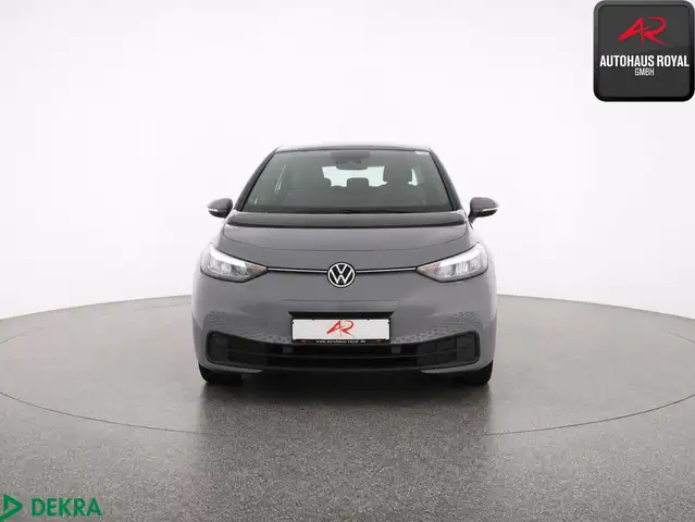 Volkswagen ID.3 view 8