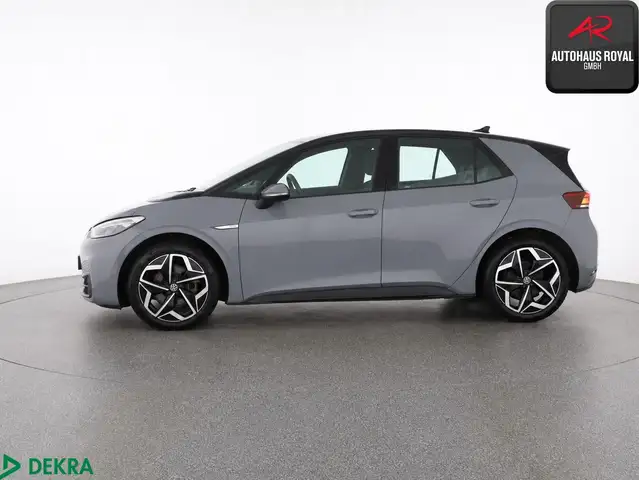 Volkswagen ID.3 view 2