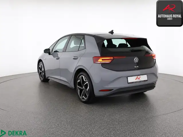 Volkswagen ID.3 view 3