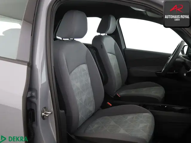 Volkswagen ID.3 view 11