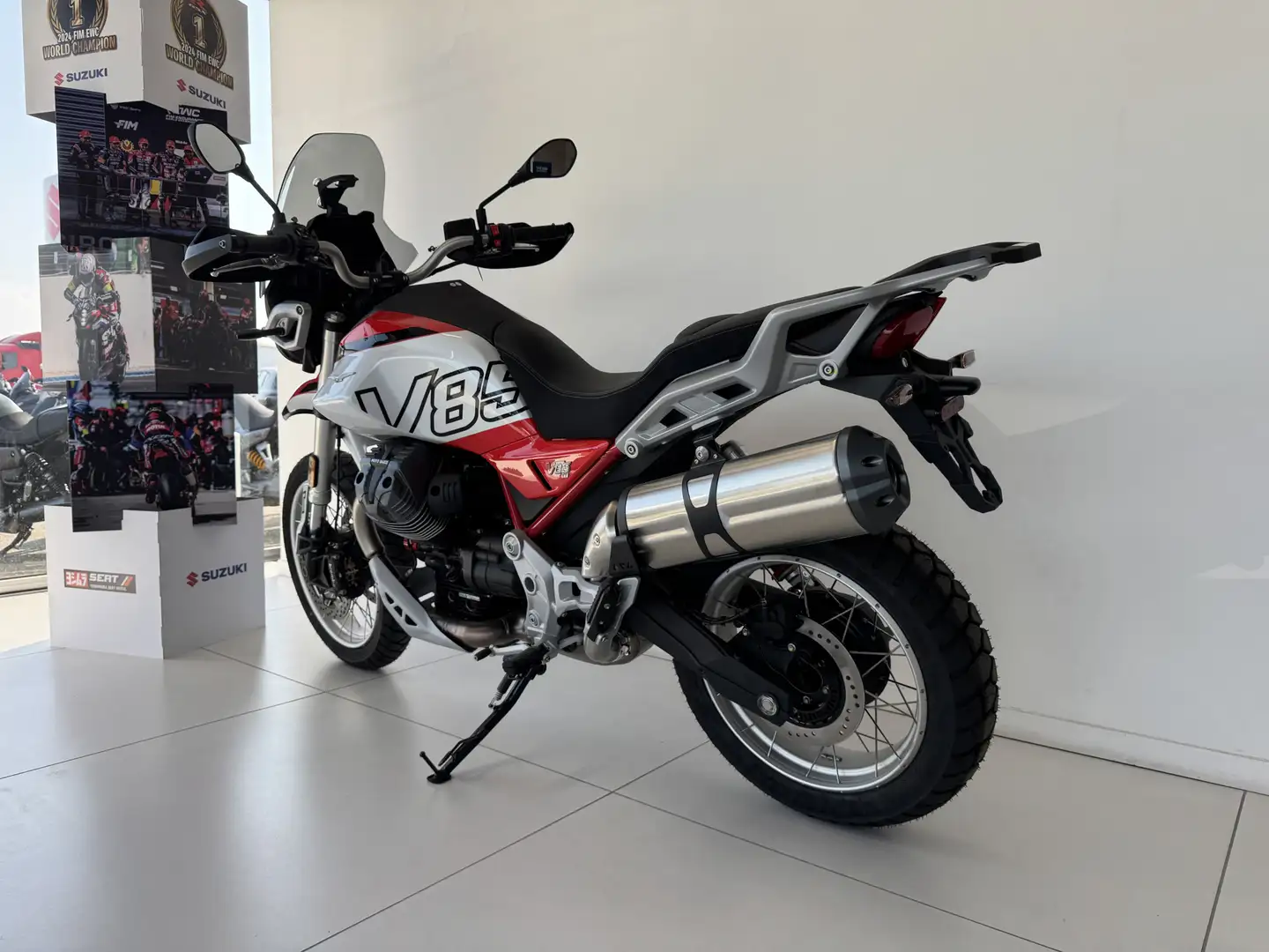 Moto Guzzi V 85 TT - 2
