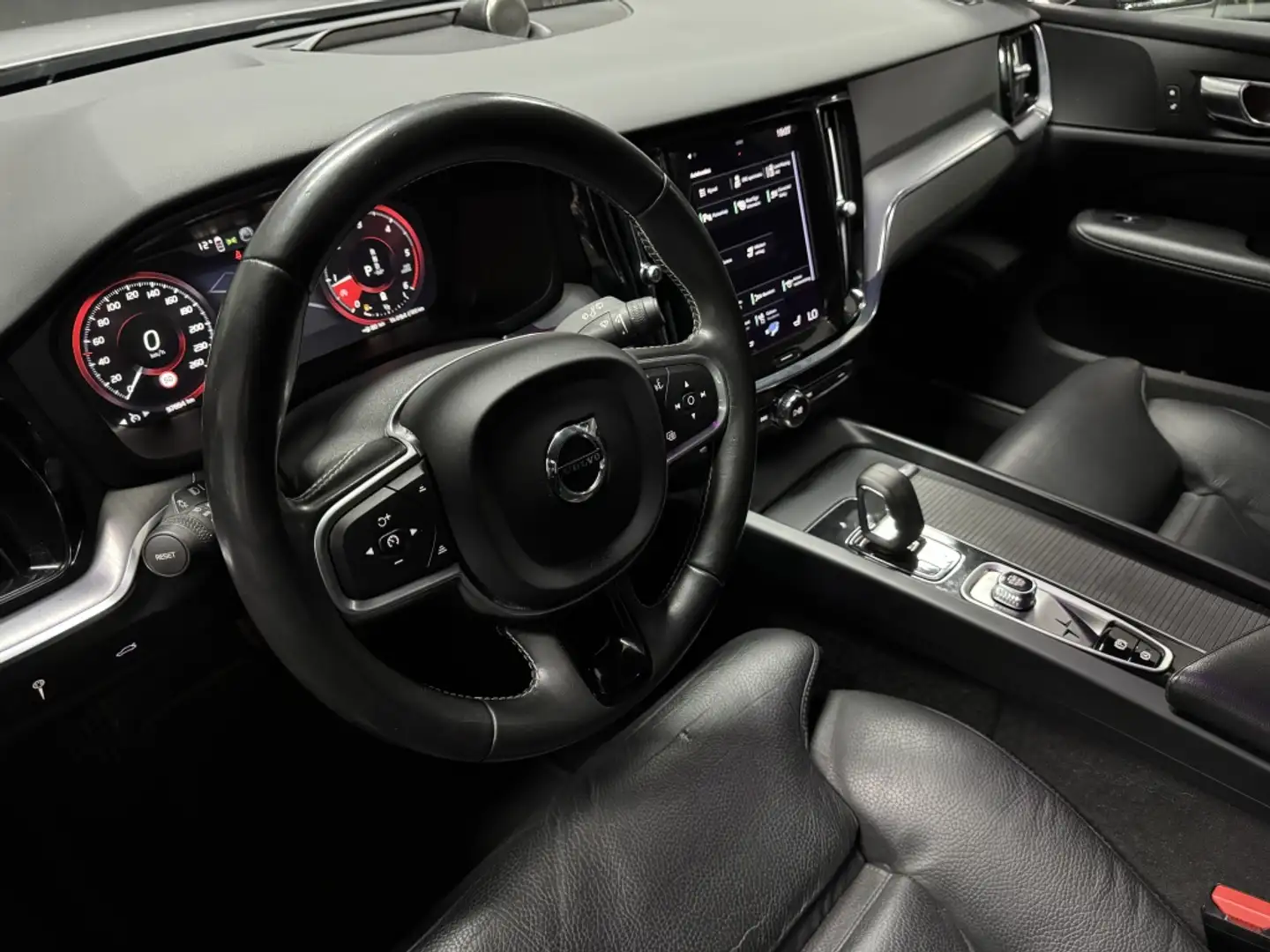 Volvo V60 2.0 B4 R-Design 2021 Automaat Lane Acc Argent - 2