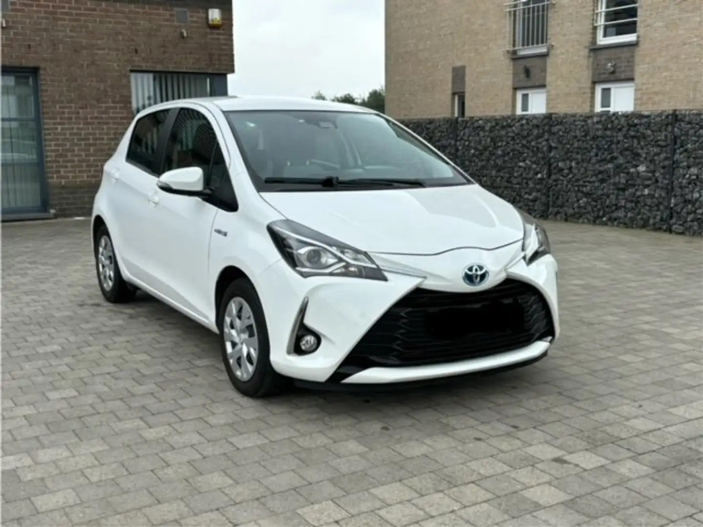 Toyota Yaris Yaris 1.5i hybride 2020 60000 km Wit - 2