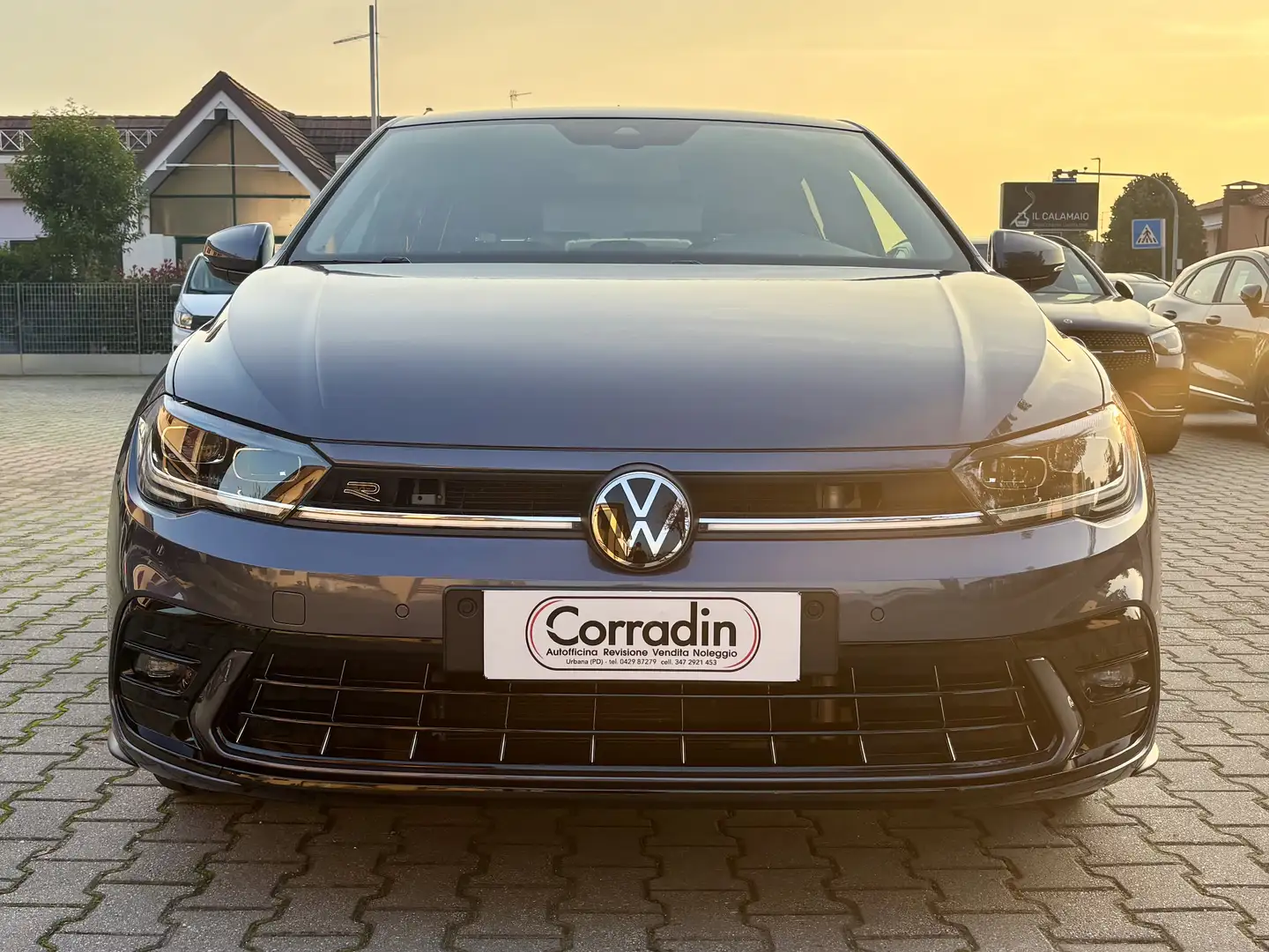 Volkswagen Polo Polo VI 2022 1.0 tsi R-Line 95cv "NEW MODEL" Gris - 2