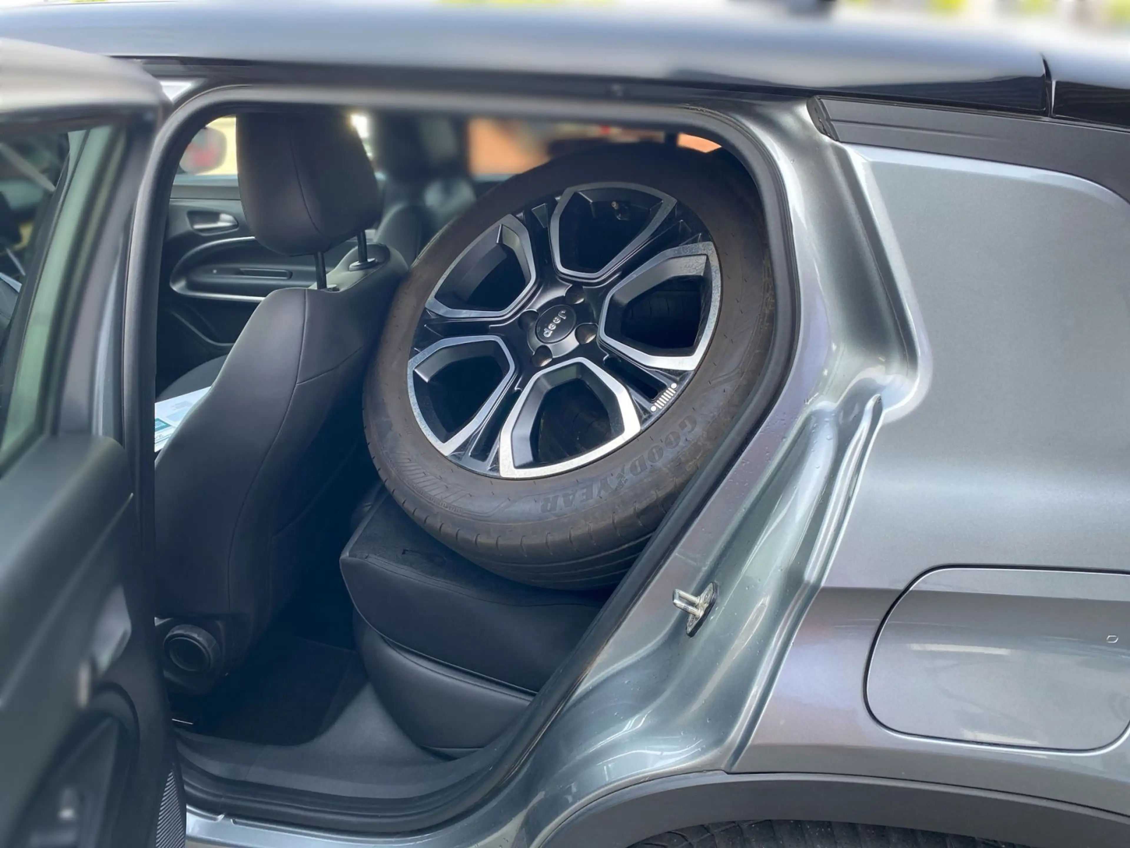 Jeep Avenger Altitude — photo 13