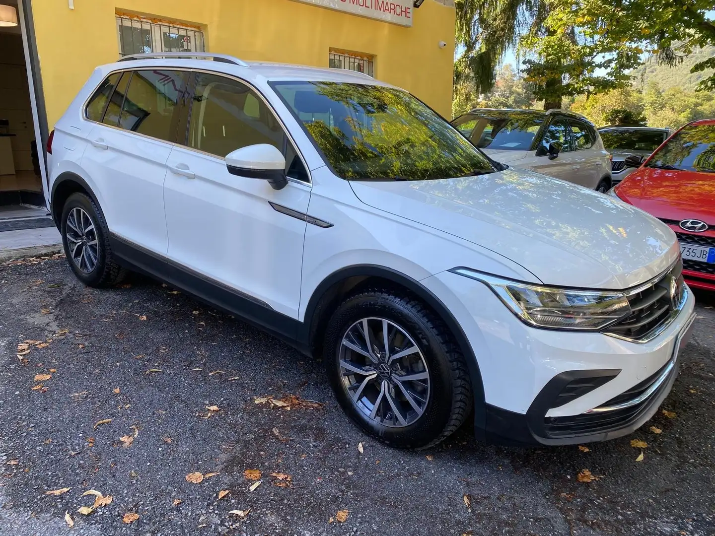 Volkswagen Tiguan Tiguan 2021 1.5 tsi Life 130cv GARANZIA 1 ANNO Weiß - 1