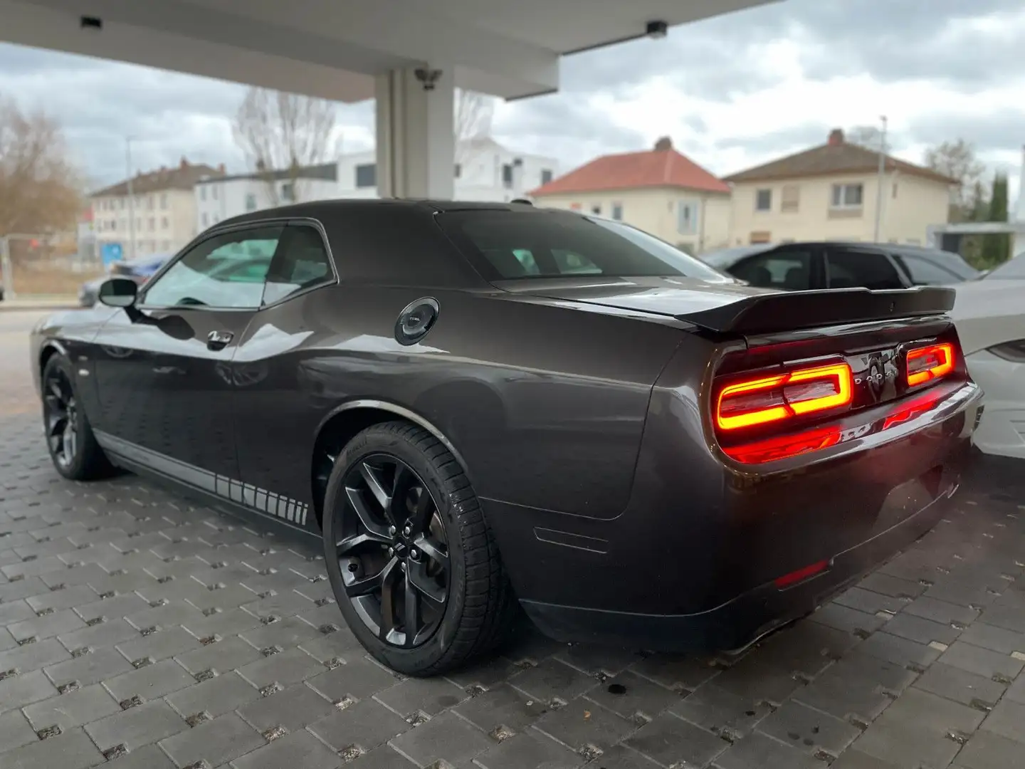 Dodge Challenger 5.7  V8 HEMI 381PS/Schalter/Neue Insp Šedá - 2