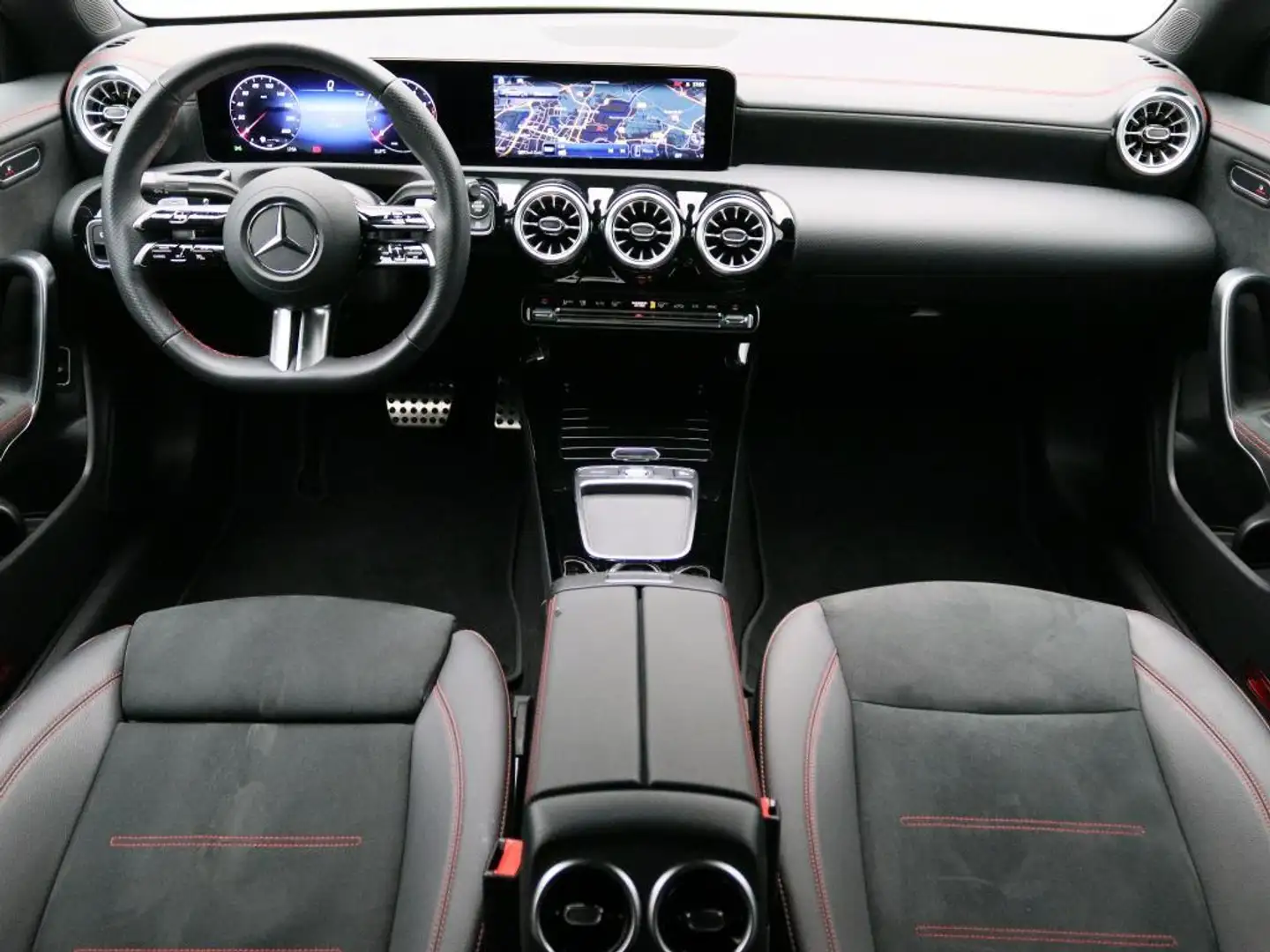Mercedes-Benz CLA 180 Star Edition AMG Line Nightpakket Zwart - 2
