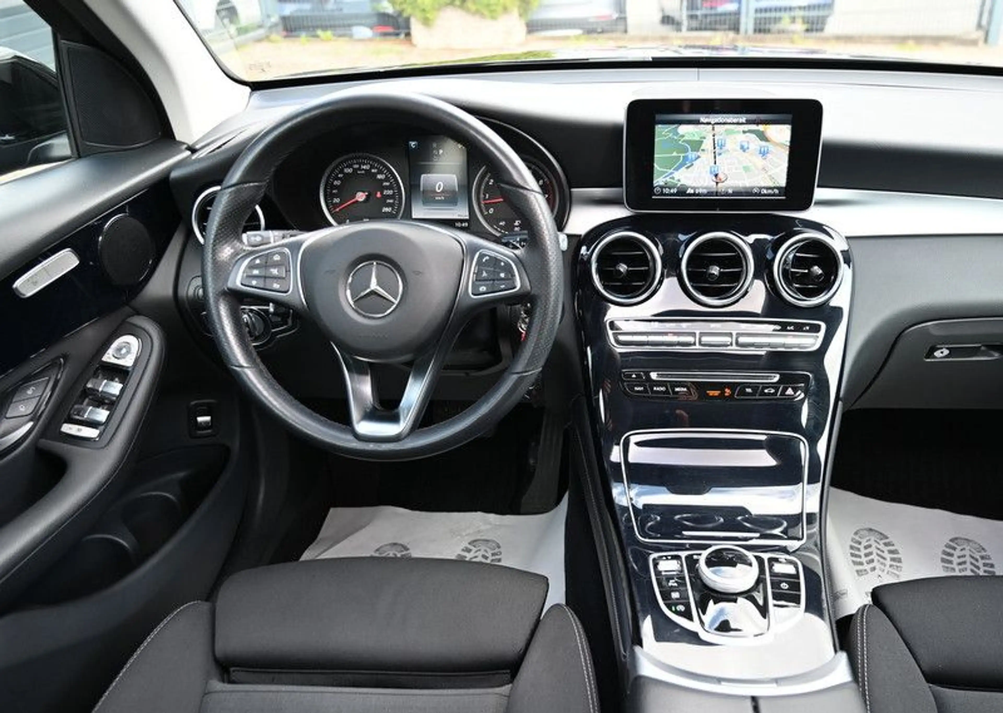 Mercedes-Benz GLC 250 4Matic PANO LED Navi 2xPDC — photo 12