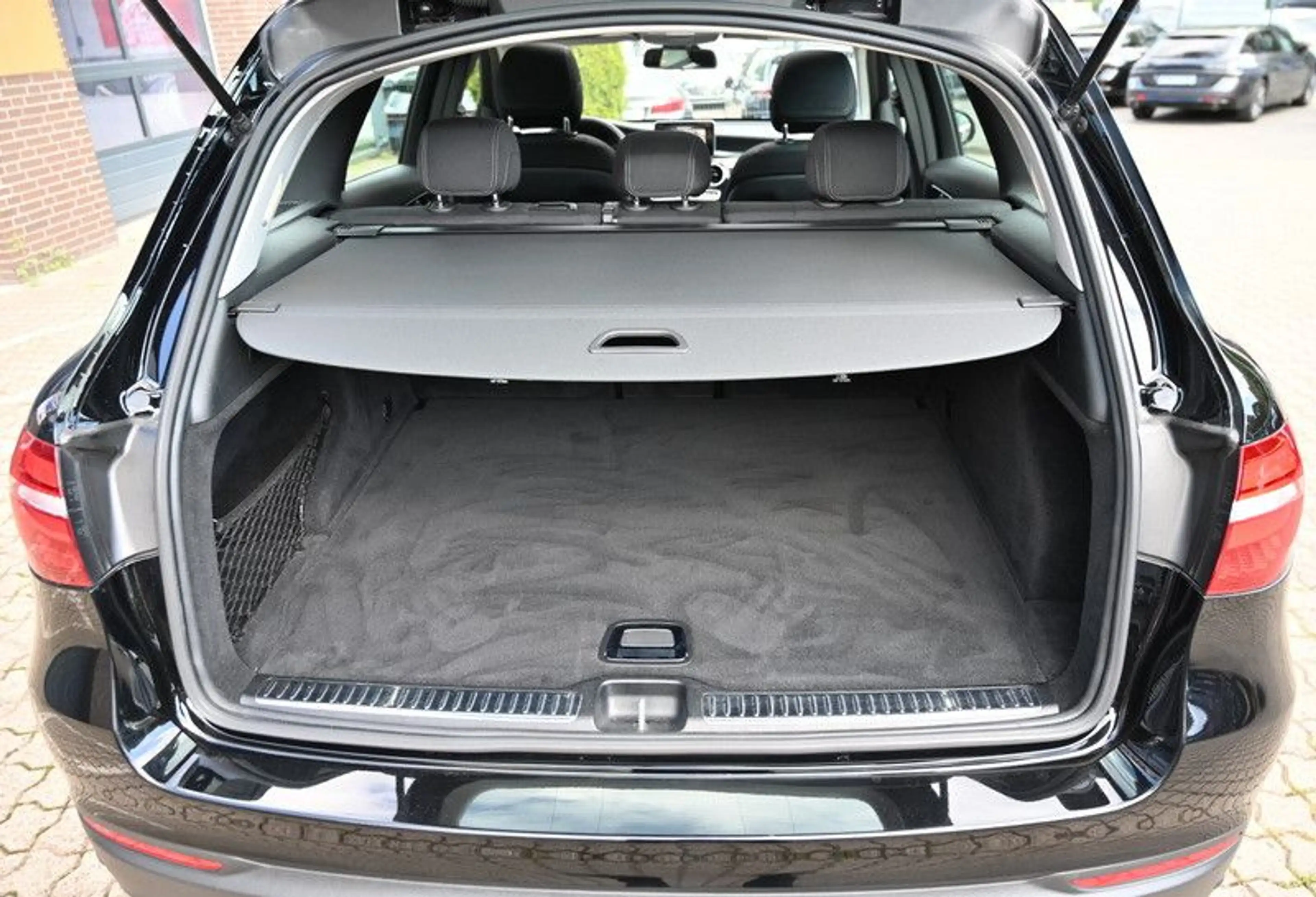 Mercedes-Benz GLC 250 4Matic PANO LED Navi 2xPDC — photo 14