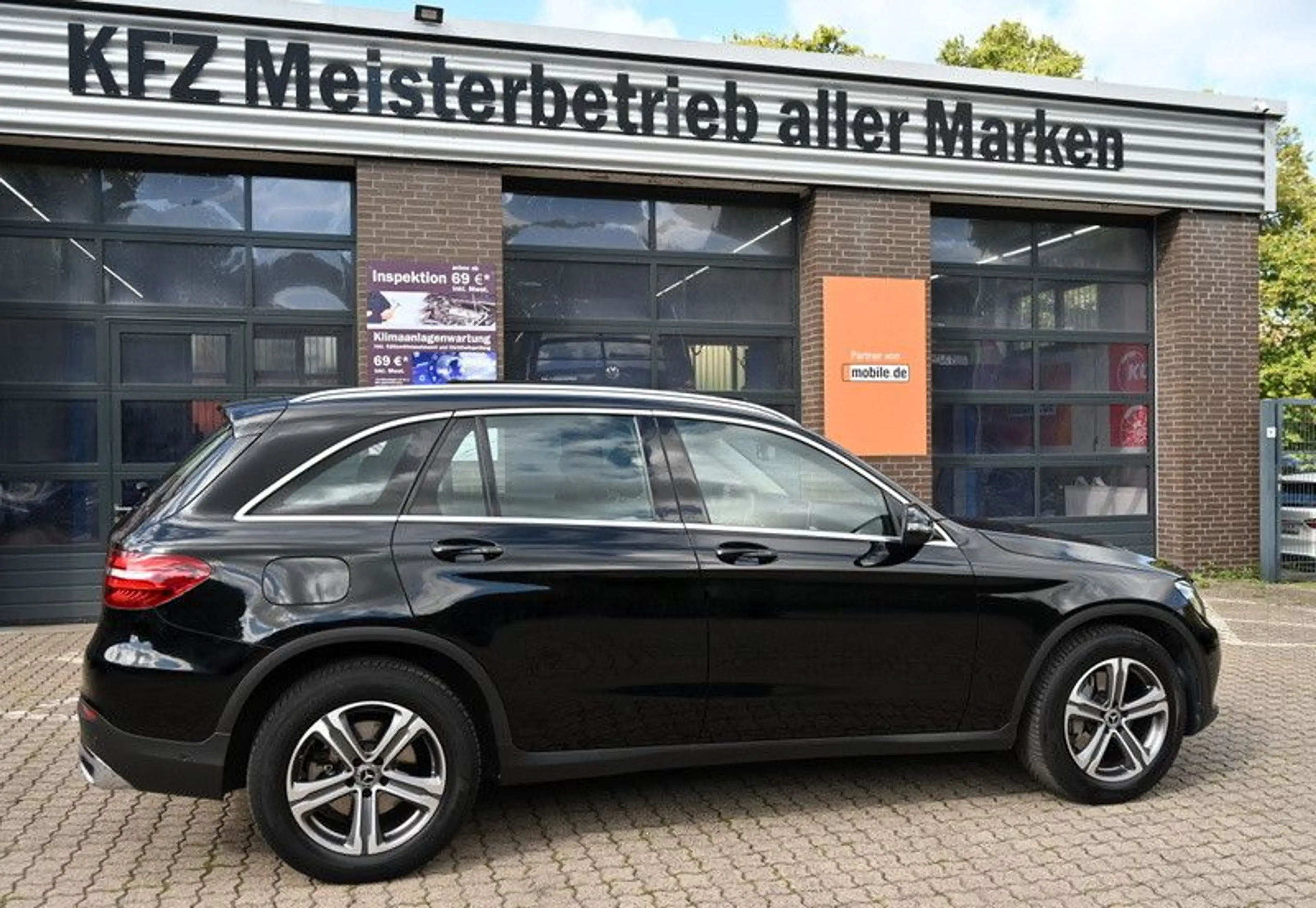 Mercedes-Benz GLC 250 4Matic PANO LED Navi 2xPDC — photo 3