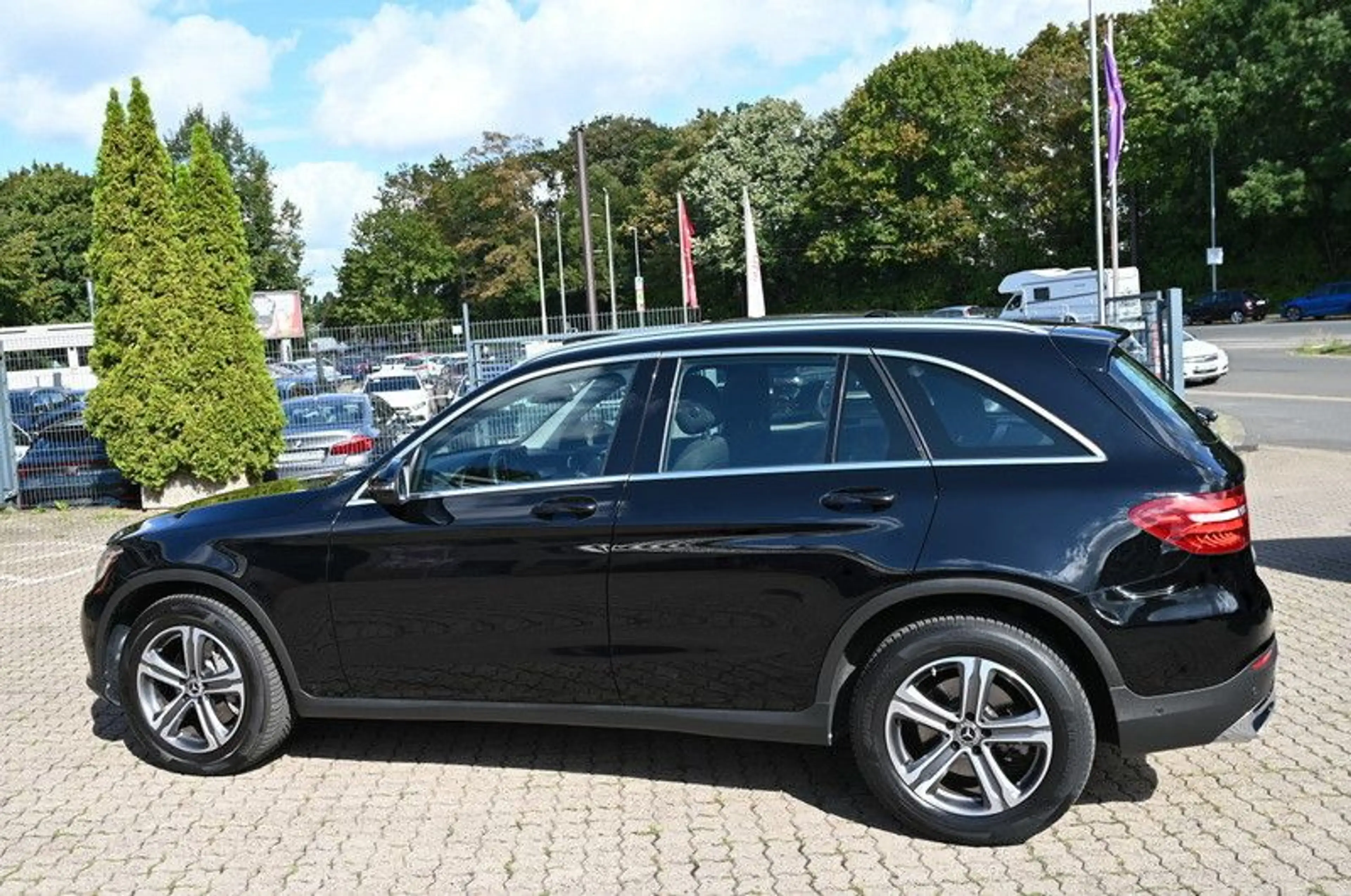 Mercedes-Benz GLC 250 4Matic PANO LED Navi 2xPDC — photo 6