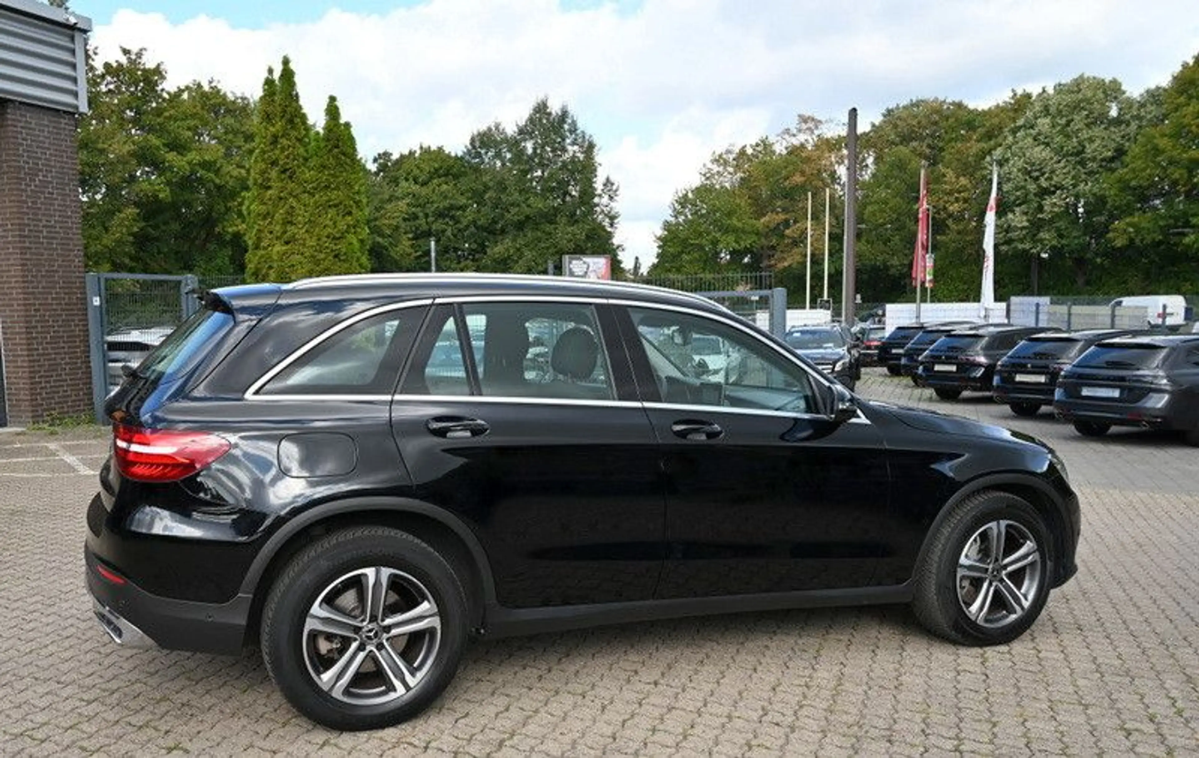 Mercedes-Benz GLC 250 4Matic PANO LED Navi 2xPDC — photo 4