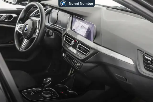 BMW 1 Series view 8