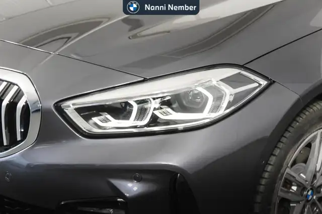 BMW 1 Series view 5