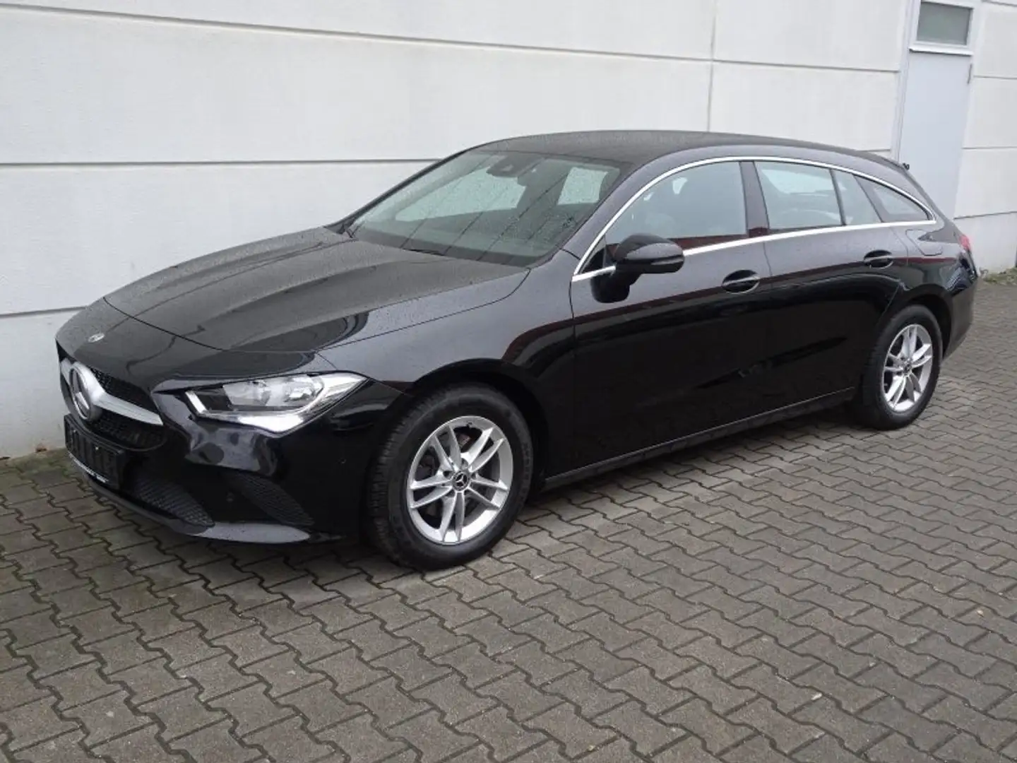 Mercedes-Benz CLA 180 Shooting Brake Edition 1 - 2