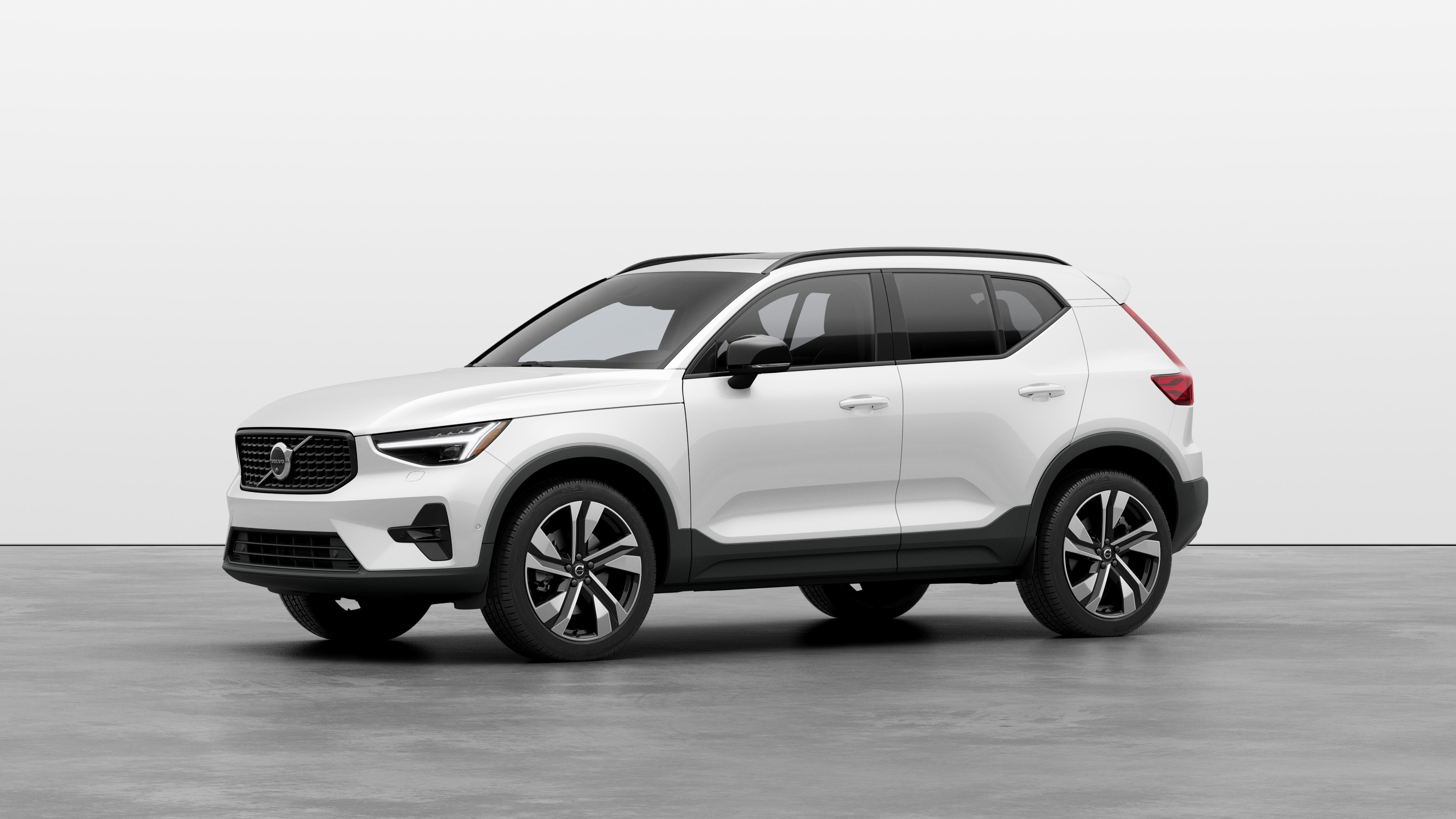 2024 Volvo XC40 B5 AWD Ultimate Dark Theme