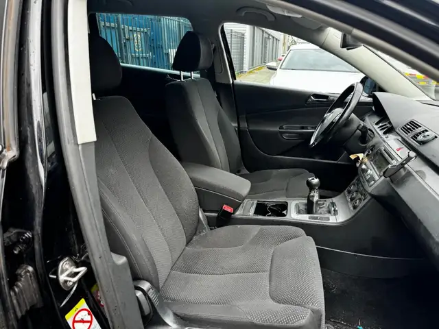 Volkswagen Passat view 10