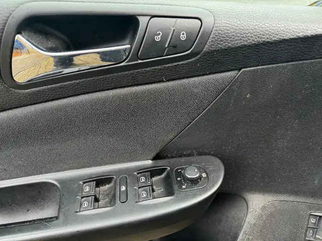 Volkswagen Passat view 14
