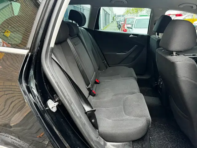 Volkswagen Passat view 12