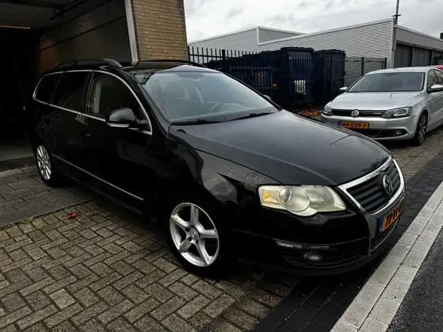 Volkswagen Passat view 5