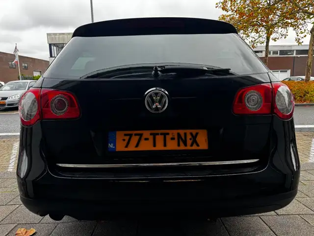 Volkswagen Passat view 7
