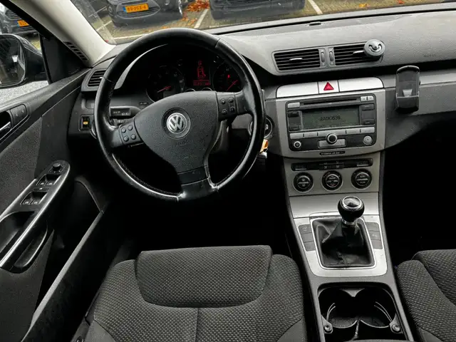 Volkswagen Passat view 2