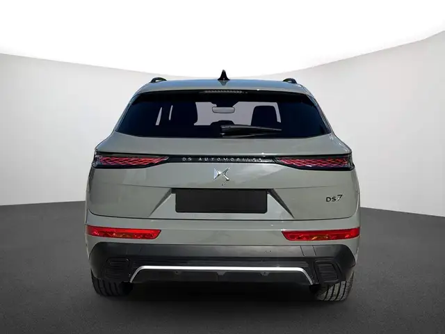 DS Automobiles DS 7 view 3