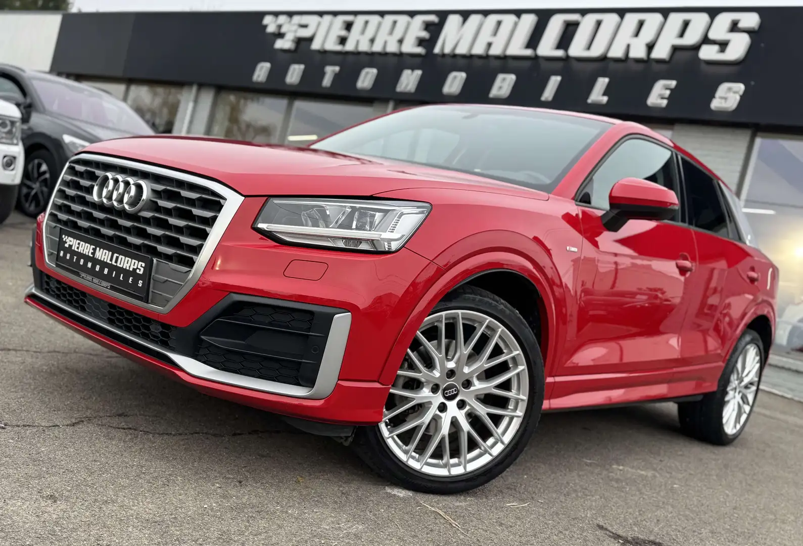 Audi Q2 30 TFSI S Line / NAV / CUIR / CARPLAY / LED / 19" Rood - 1