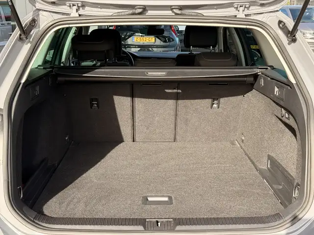 Volkswagen Passat view 12