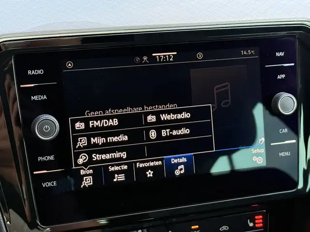 Volkswagen Passat view 25